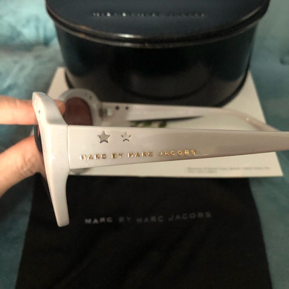Authentic Marc by marc jacobs sunglasses in light creme grey - Picture 3 of 7
